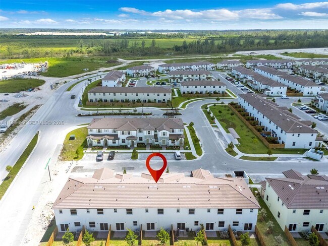 Building Photo - 2661 SE 28th St