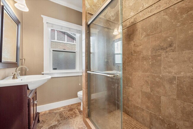 Building Photo - Stunning Craftsman Home in the Heart of Denver!