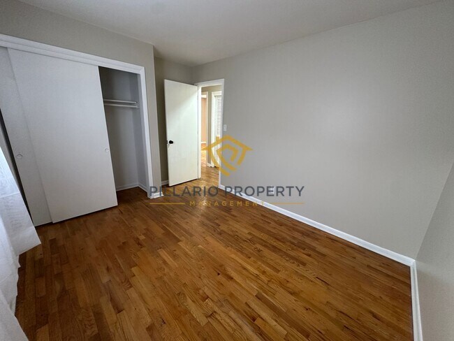 Building Photo - Spacious 4 Bedroom Home Featuring Open Layout & Hardwood Floors Available NOW!