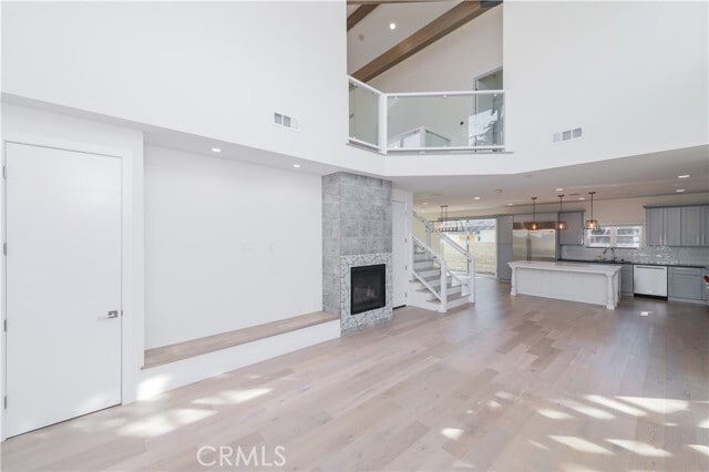 Building Photo - 146 E 18th St