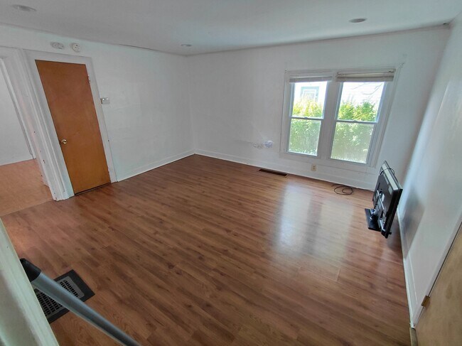 Building Photo - 16 Goethe St