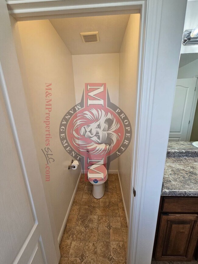 Building Photo - Great 5 Bed 2.5 Bath Home Newly Remodeled