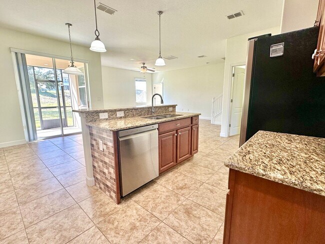 Building Photo - Upscale and modern 5bedroom/2.5bath home i...