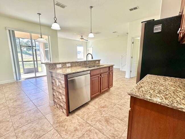 Building Photo - Upscale and modern 5bedroom/2.5bath home in Festival Community!