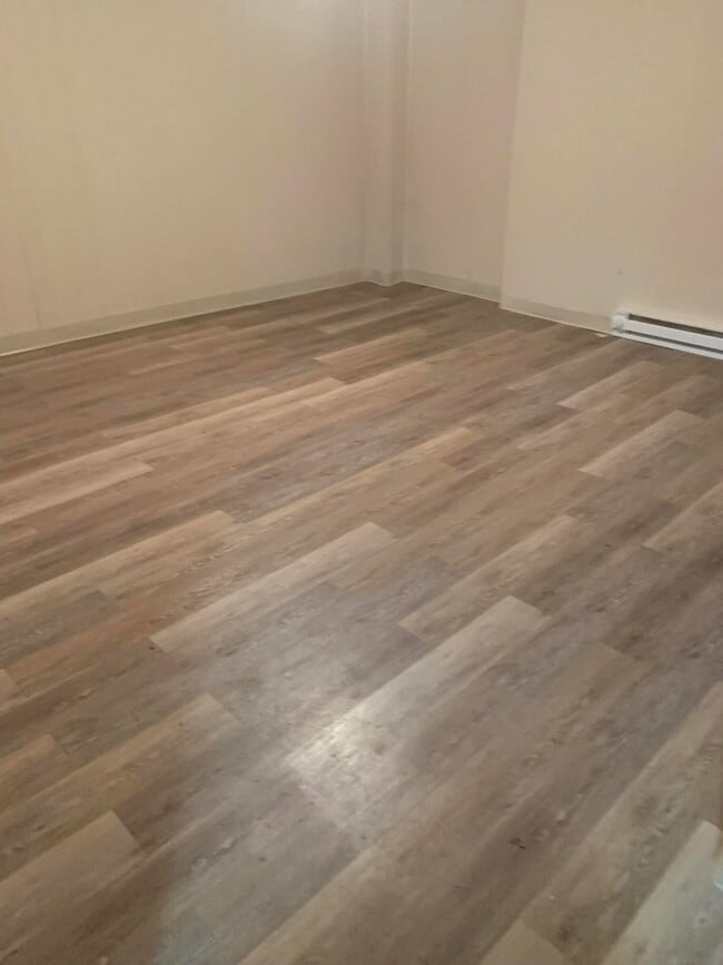 Building Photo - 63 Wilson St