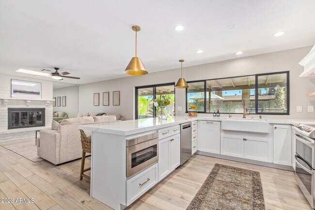 Building Photo - 5202 E Sheena Dr