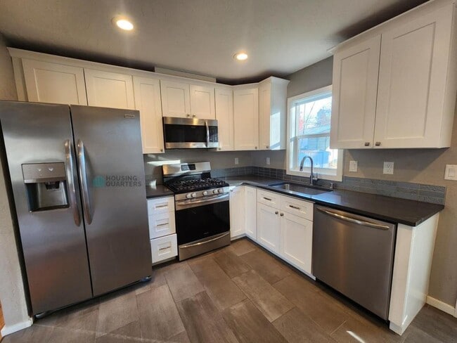 Building Photo - 1108 E 37th Ave