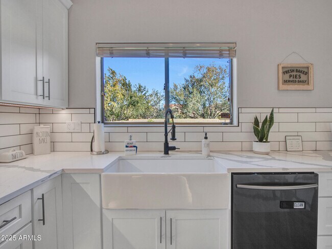 Building Photo - 4326 W Kenai Dr