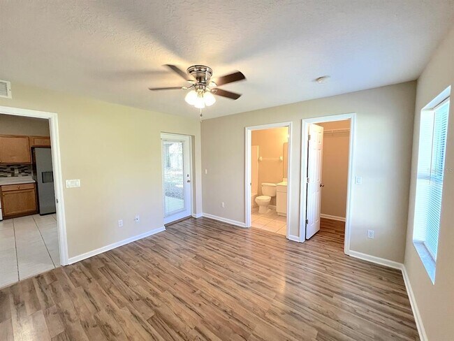 Building Photo - 41 Eton Ln