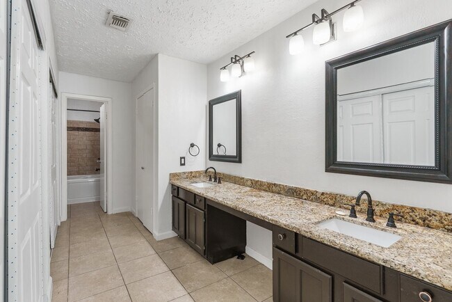 Building Photo - 16211 Olive Glen Dr