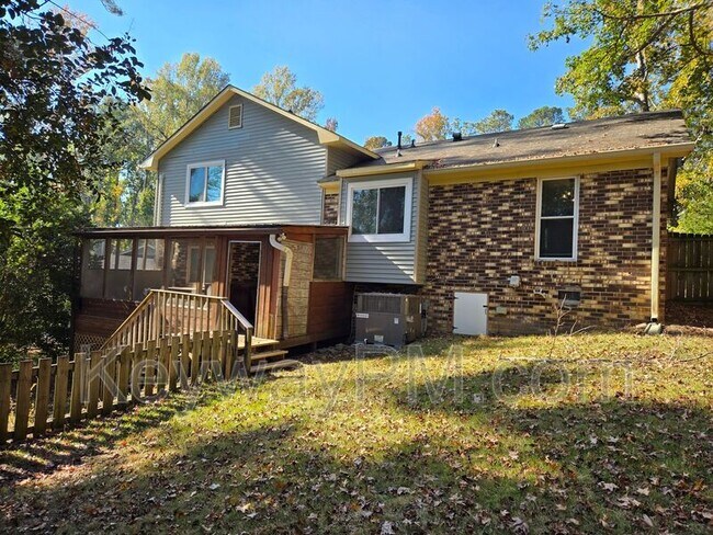 Building Photo - 3844 Creek Ct