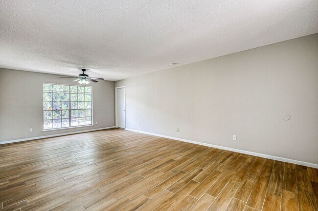 Building Photo - 601-603  Alicante Way
