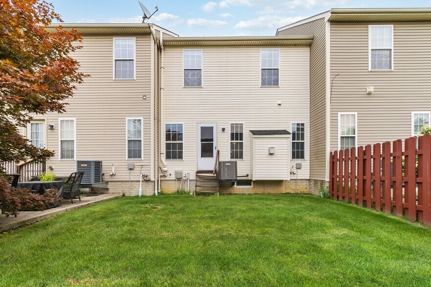 Building Photo - 105 Limestone Ct