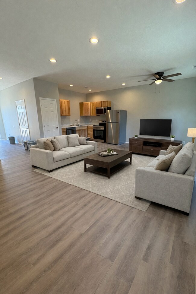 Building Photo - 598 N Airport Rd