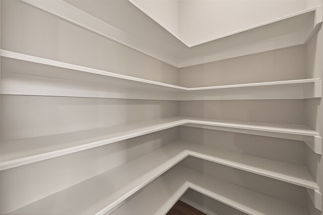 Building Photo - 9418 Belleclaire Ln