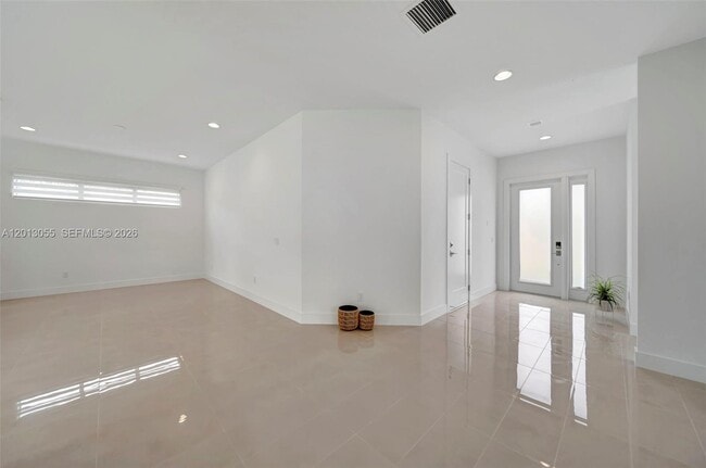 Building Photo - 1454 SW 23rd St