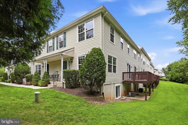 Building Photo - 2009 Creekside Ct