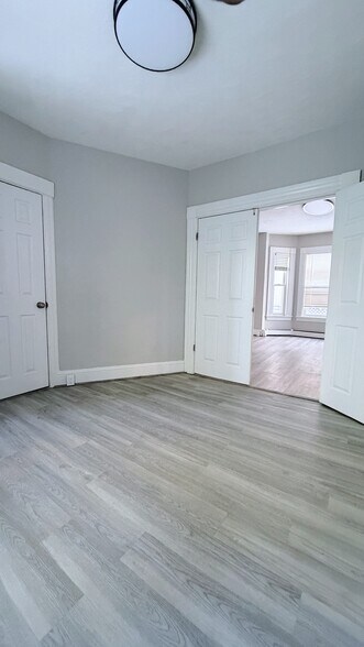 Building Photo - 554 Dubuque St