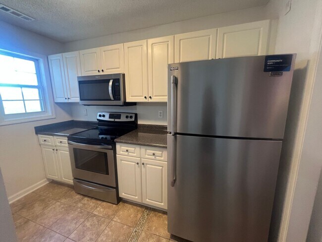 Building Photo - RENT SPECIAL! Freshly Painted! New Luxury ...