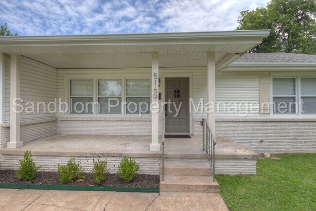 Building Photo - For Lease | $1300 Rent | Available Now!