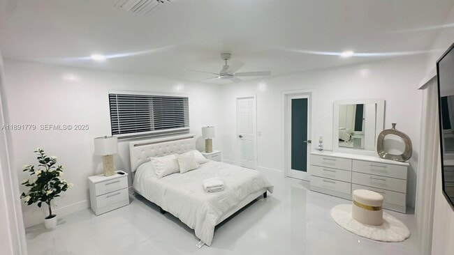 Building Photo - 541 SE 17th Ave