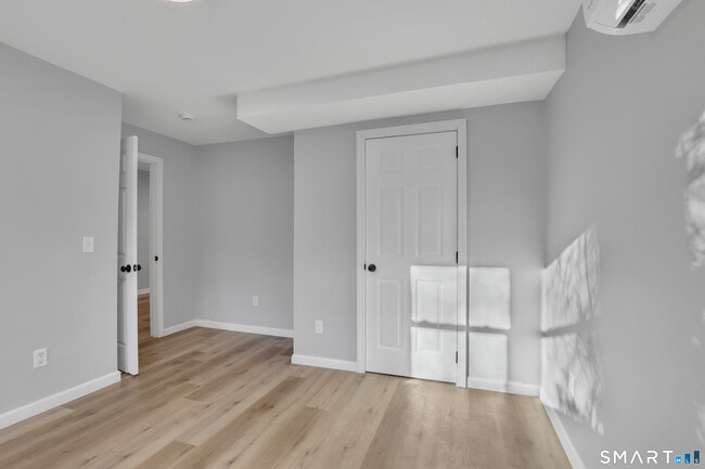 Building Photo - 194 Hartford Rd