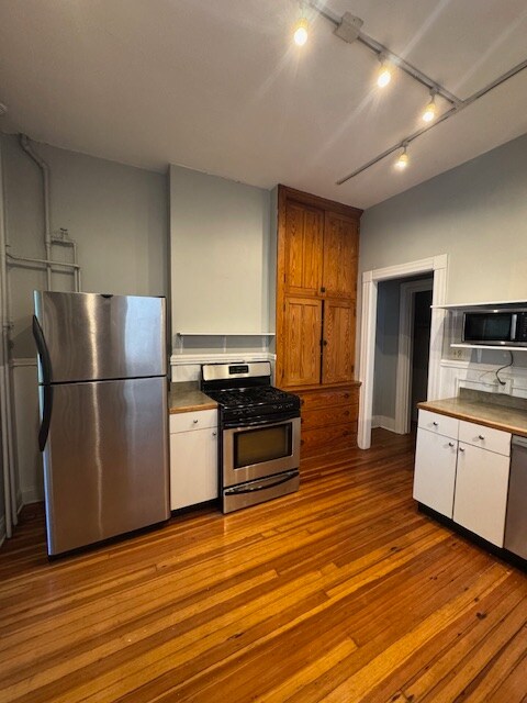 Building Photo - 542 Madison Ave