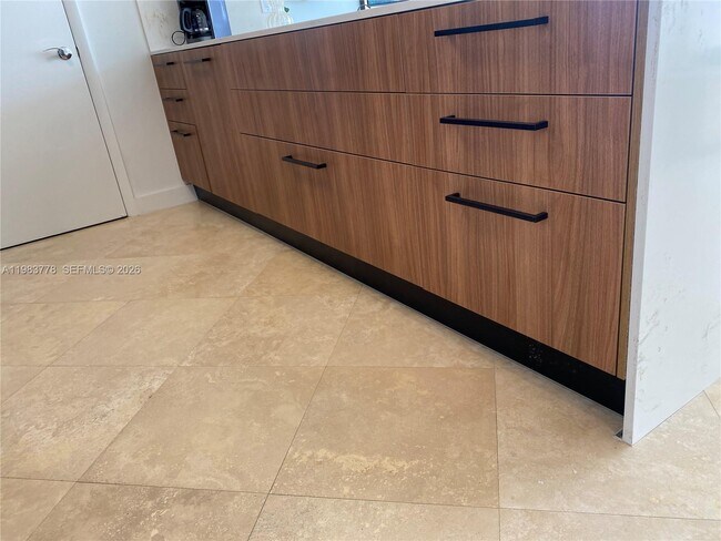 Building Photo - 1830 S Ocean Dr