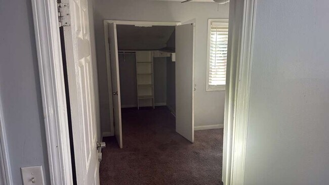 Building Photo - 3411 Cobbs Ferry DriveDecatur, GA 30032