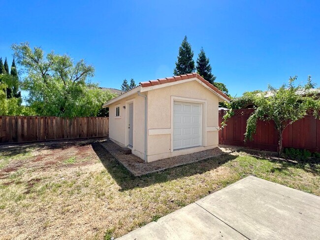 Building Photo - Spacious Four Bedroom Napa Home