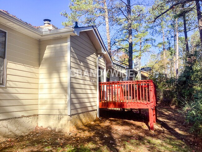 Building Photo - One month FREE RENT