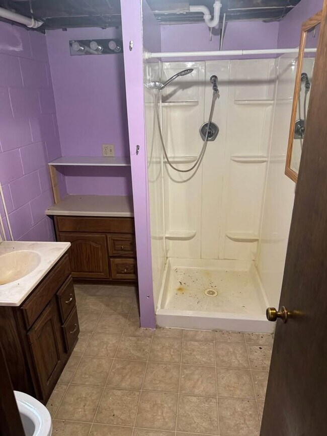 Building Photo - House for Rent