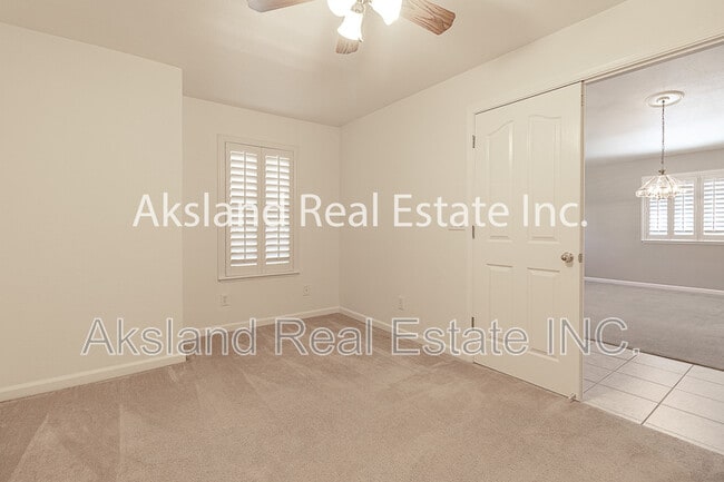 Building Photo - 1016 Schadeck St