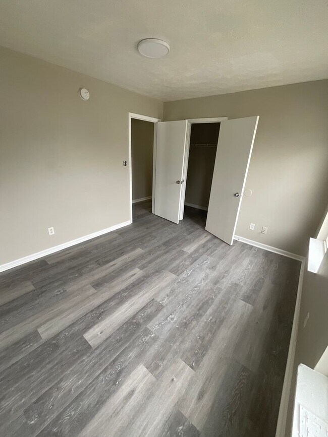 Building Photo - 1229 W 29th St