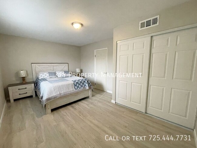 Building Photo - MODERN 2 BED, 1.5 BATH TOWNHOME LOCATED IN...