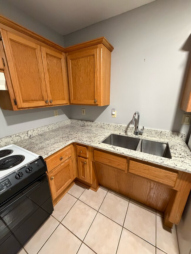 Building Photo - Crystal Lake Apartments