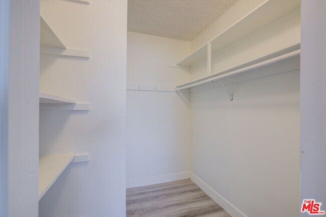 Building Photo - 305 E Plymouth St