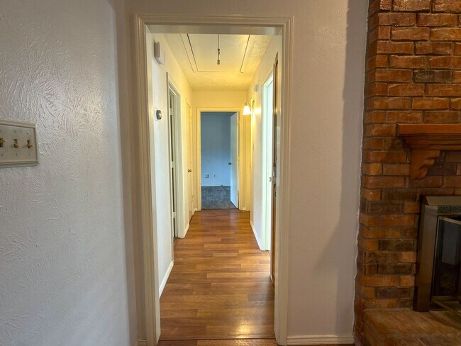 Building Photo - 520 Sumac Pl