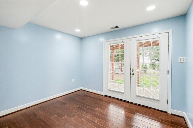 Building Photo - Welcome Home!!