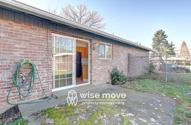 Building Photo - 119-121 S Garrison Rd