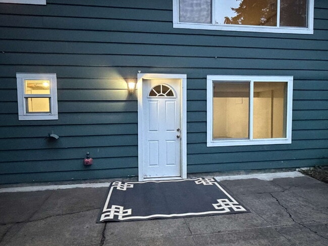 Building Photo - South Burlingame Classic Cottage, Gardners Welcome