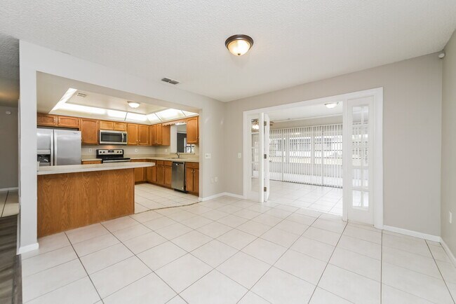 Building Photo - 411 Greenfield Rd