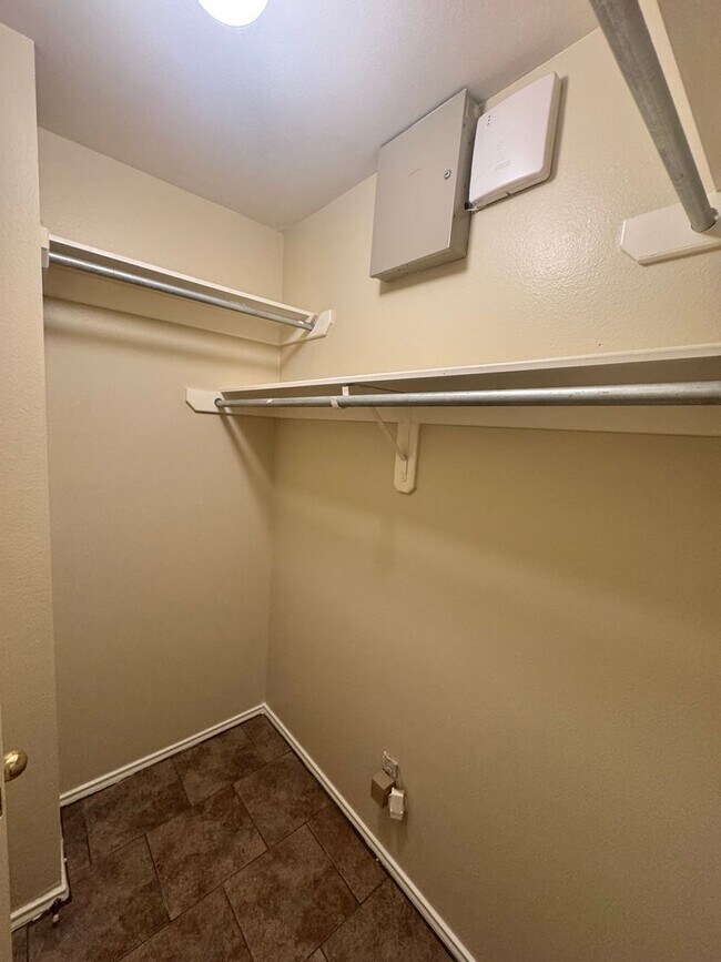 Building Photo - FRESHLY PAINTED  | ONE STORY  |  OPEN CONCEPT  |  GREAT LOCATION: 1604 & SHAENFIELD