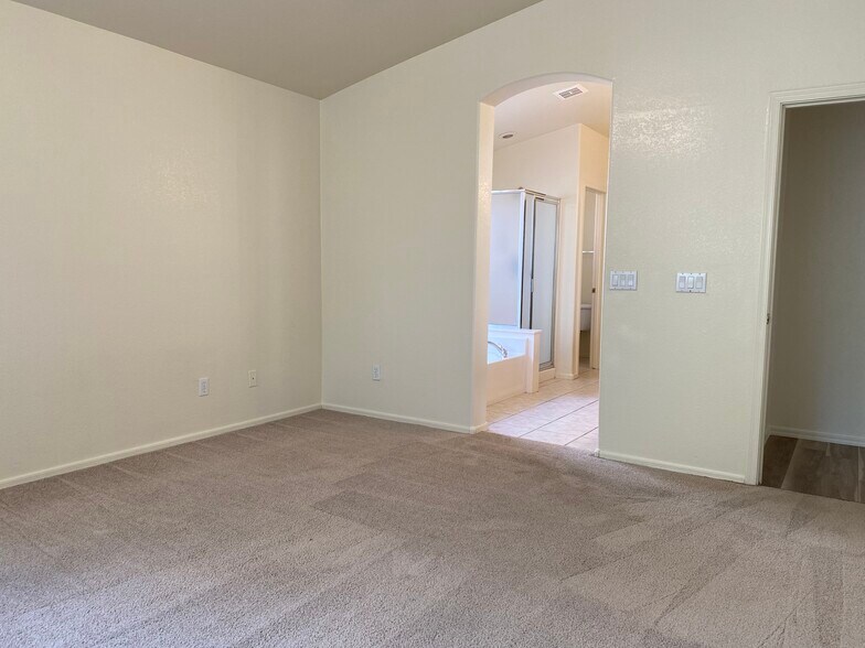 Building Photo - 763 W Canary Way