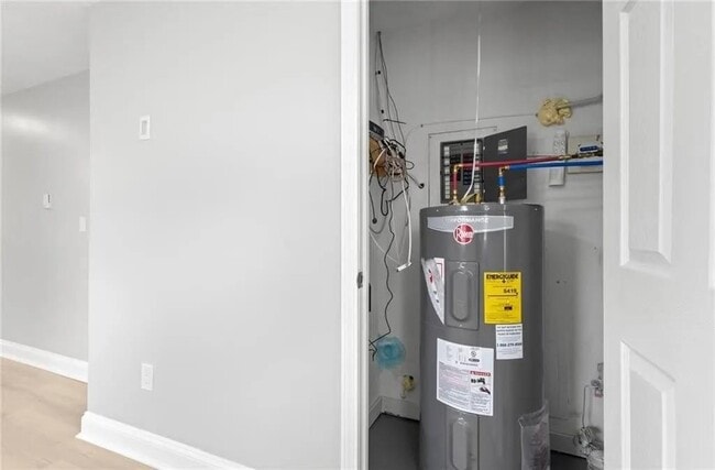 Building Photo - 30 Victoria St