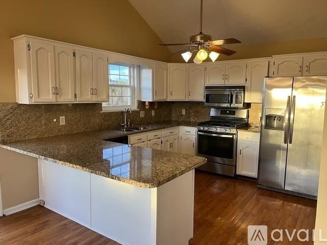 Building Photo - 7918 Holly Hills Dr