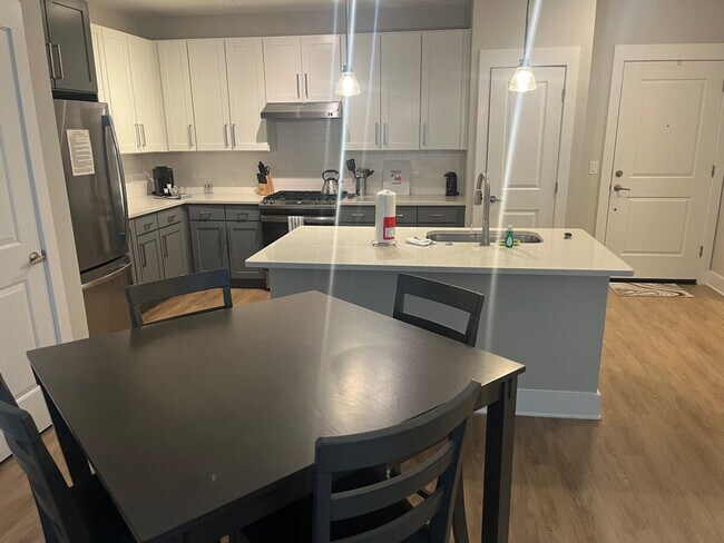 Building Photo - 5839 Ardrey Kell Rd