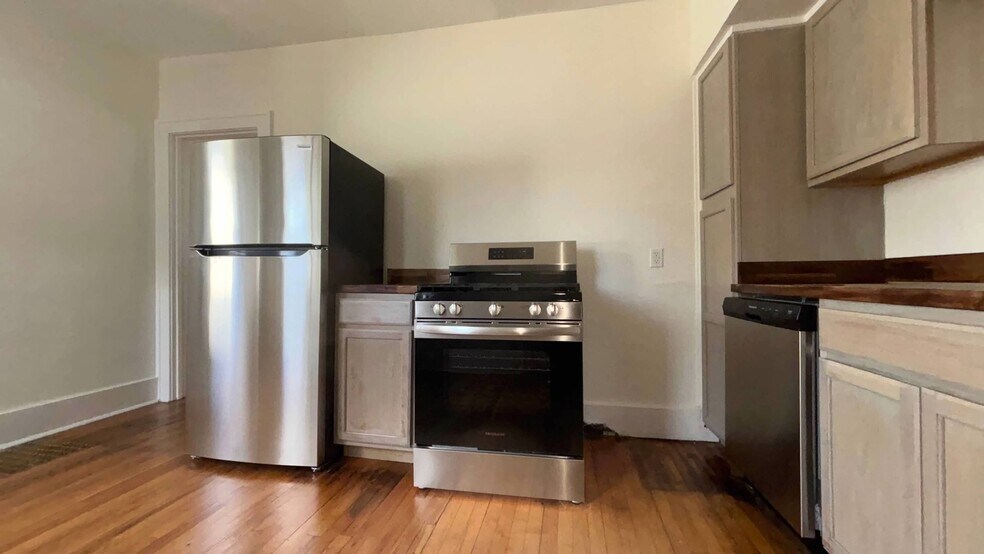 Building Photo - 3175 Oakshire Ave