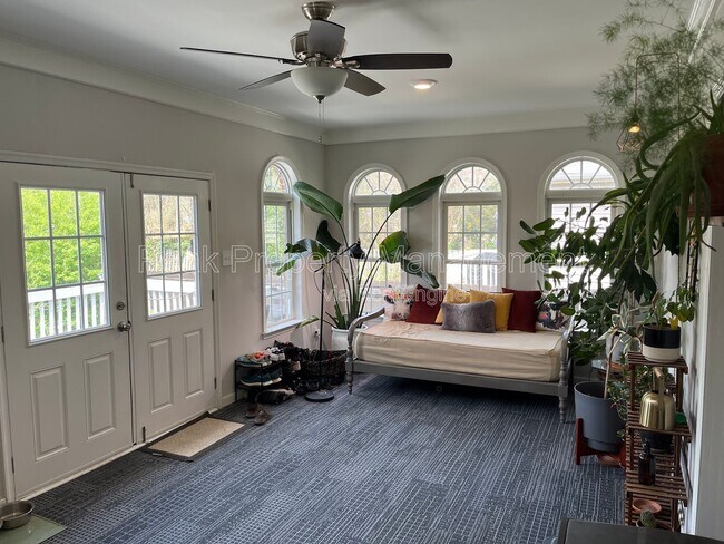 Building Photo - 3514 Montrose Ave