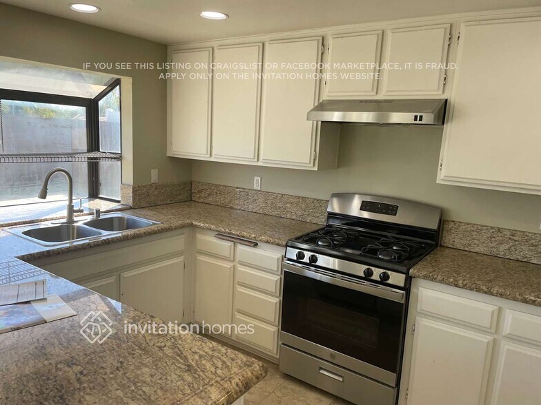 Building Photo - 5265 Jasmine St